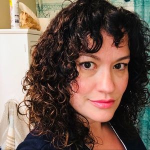 Meet your Posher, Enza